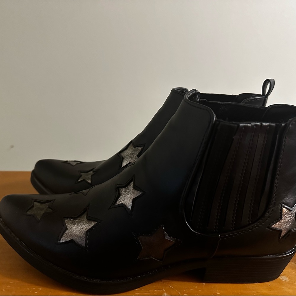 Size 11 Brand “7” Star Boots!
